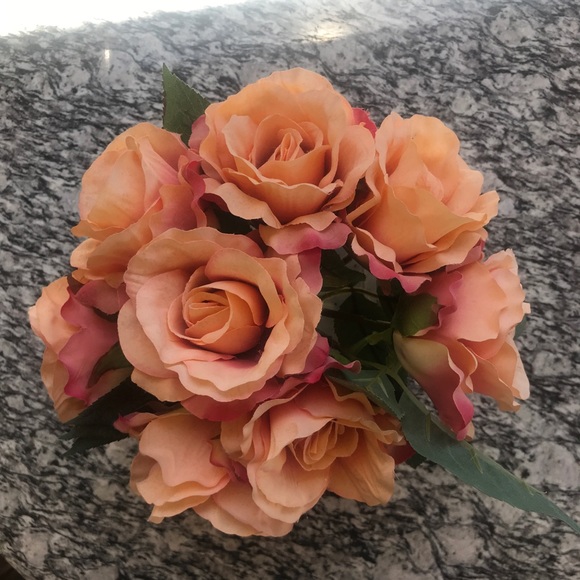 Peach Roses Floral Decor - Picture 4 of 5